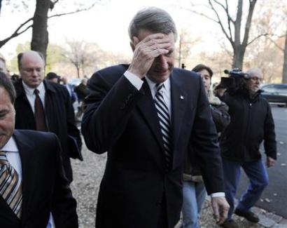 General Motors CEO Rick Wagoner wipes his brow as he arrives ...